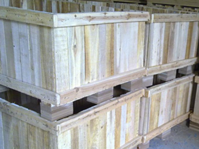 定制木包装箱时的免熏蒸木板盖